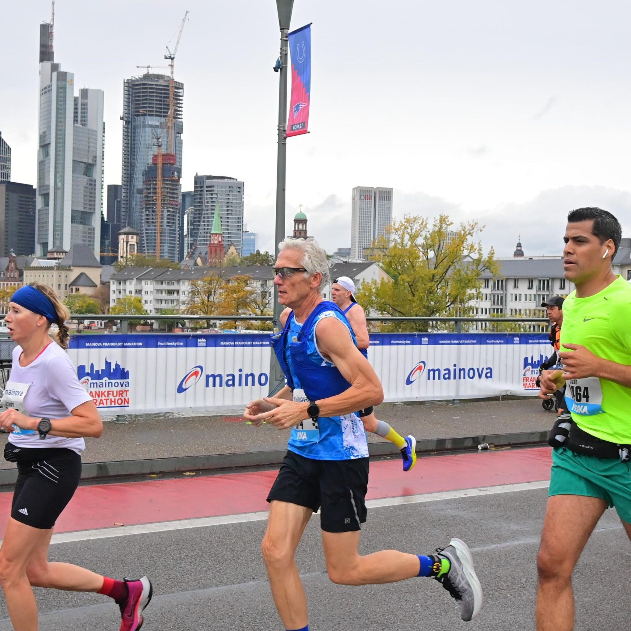 Mainova Frankfurt Marathon Pacemaker Meinhard Rompel Frankfurt Marathon 2023 54